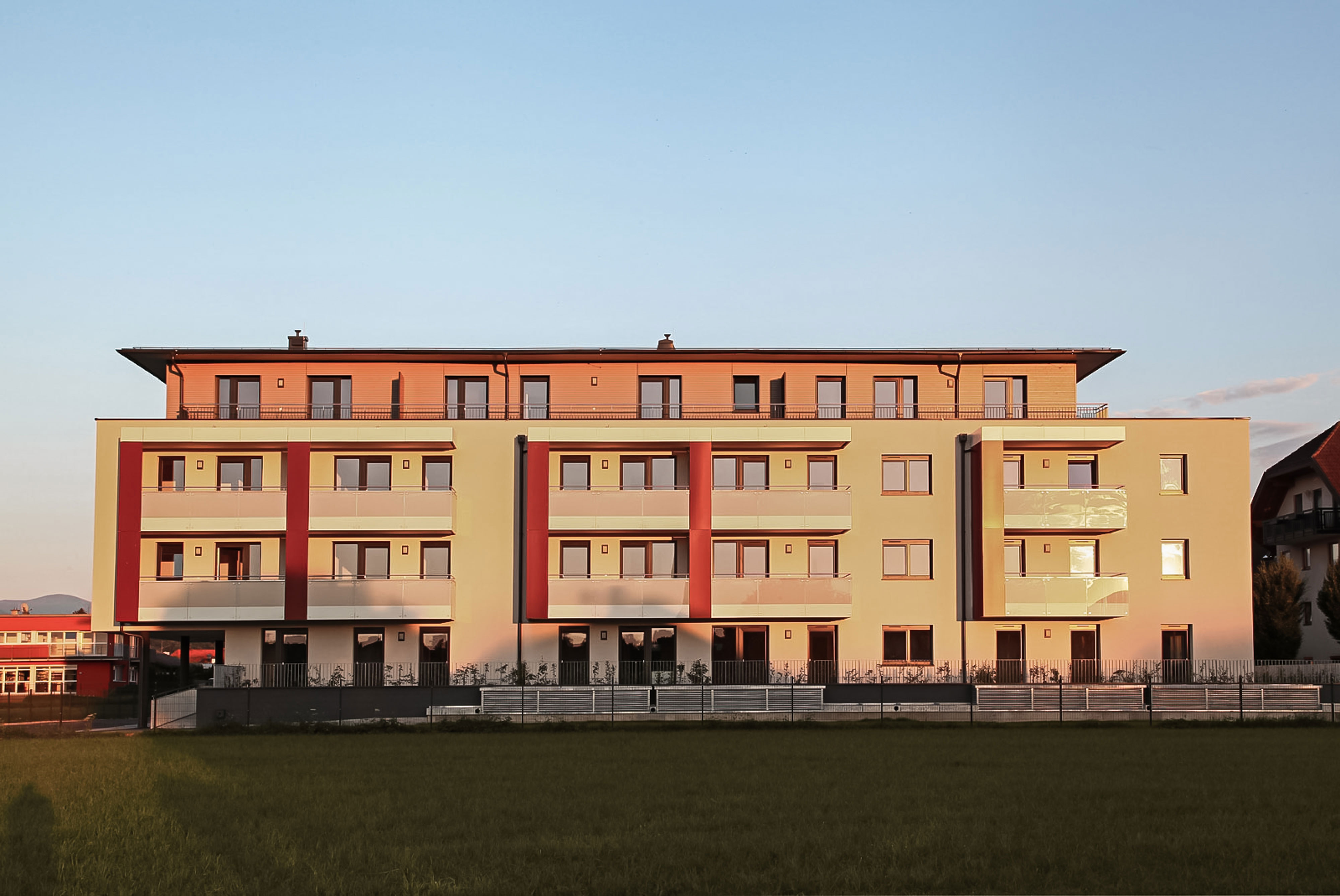 Wohnhaus in Grödig mit Spar und Apotheke von Jürgen MATZER Architekten