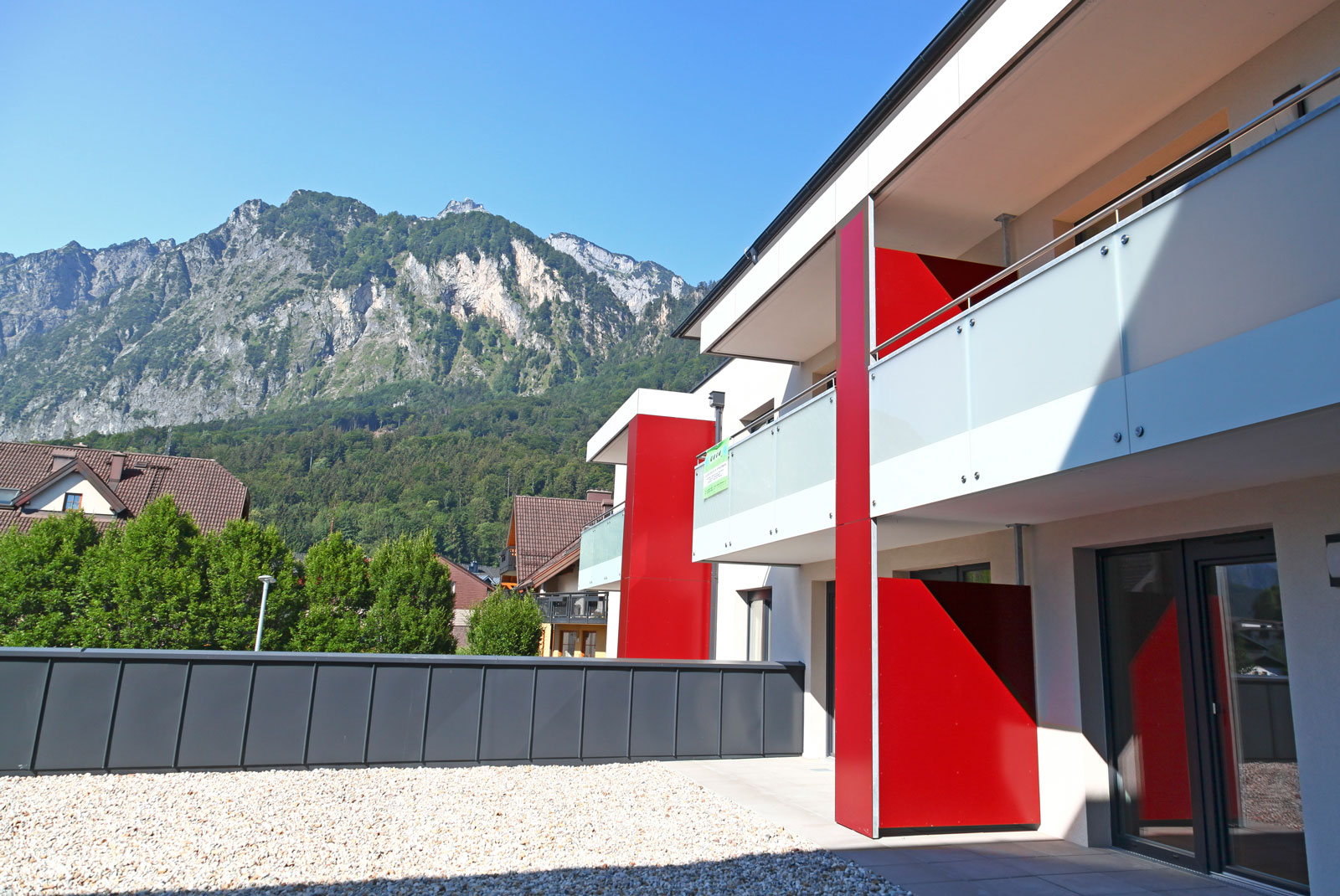 Wohnhaus in Grödig mit Spar und Apotheke von Jürgen MATZER Architekten
