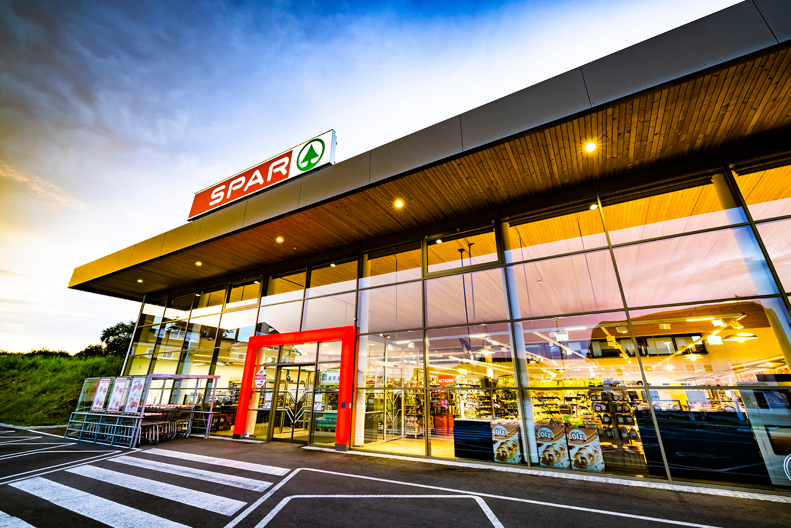 Sparmarkt in Ostermiething von Jürgen MATZER Architekten